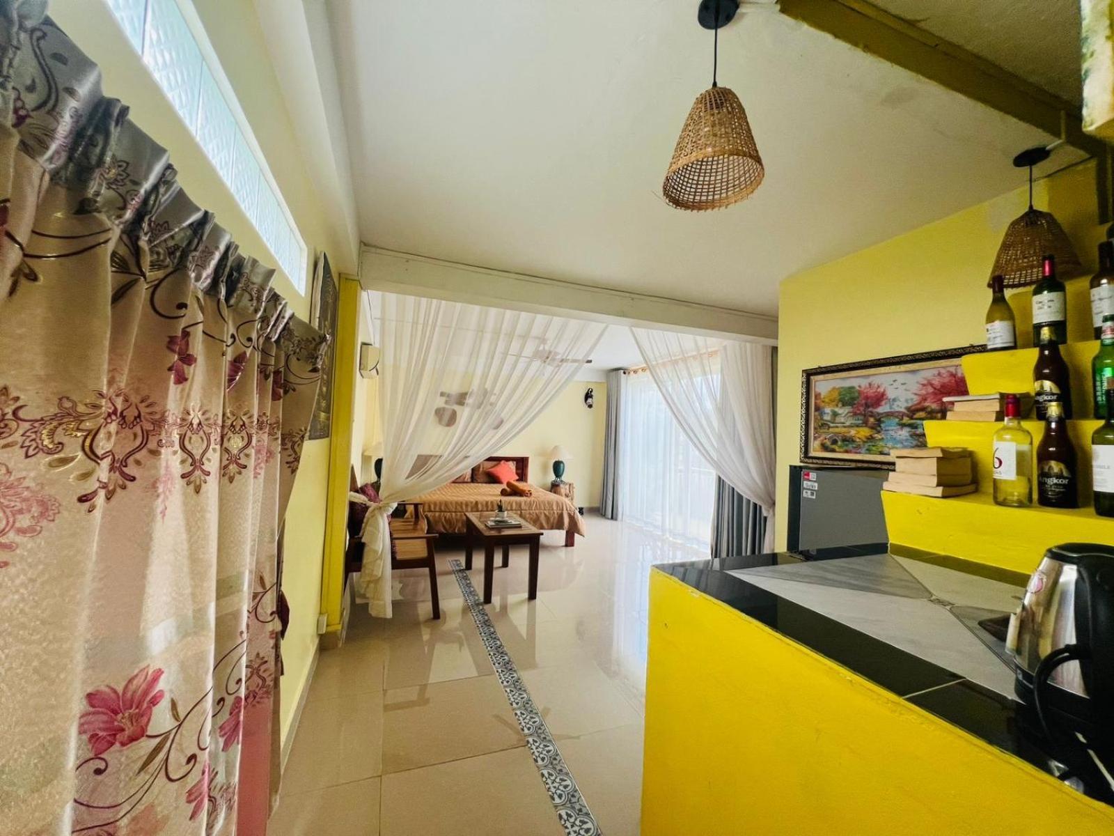 Homestay Yellow Natural House Сіємреап Екстер'єр фото